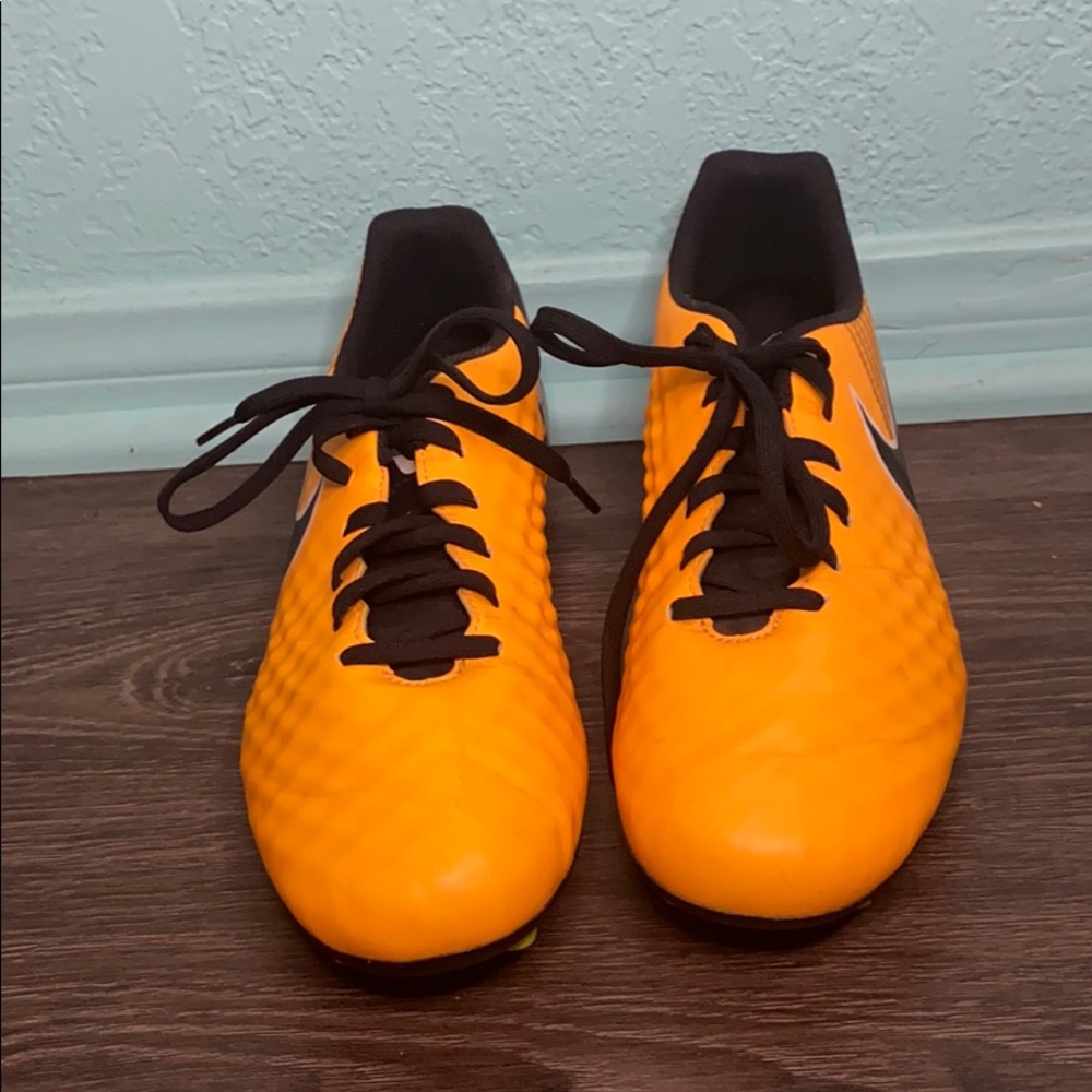 Soccer cleats
